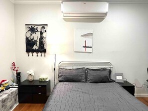4 室のベッドルーム、デスク、アイロン / アイロン台、WiFi