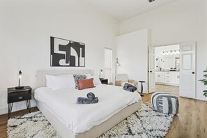 6 habitaciones, tabla de planchar con plancha, wifi y ropa de cama 