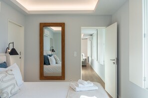 1 bedroom, desk, iron/ironing board, Internet