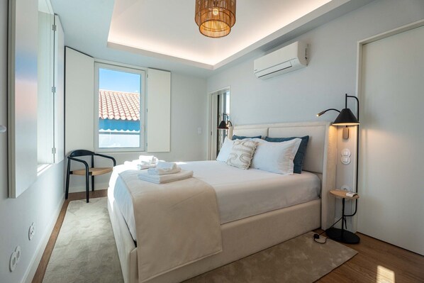 1 bedroom, desk, iron/ironing board, internet