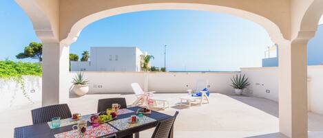 تناول الطعام بالخارج