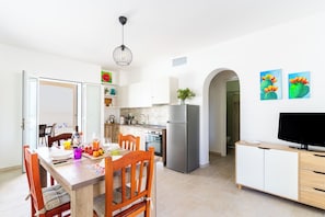 Fridge, oven, stovetop, coffee/tea maker - At 100 mt from the sea - Residence della Vite - Ground Floor By Just Houses SRL (Salve)