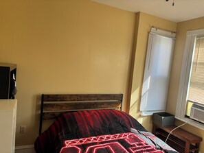 2 bedrooms, in-room safe, desk, iron/ironing board - 2bed 2nd fl with parking (Philadelphia)