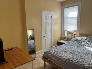 2 habitaciones, caja de seguridad en la habitación y escritorio 