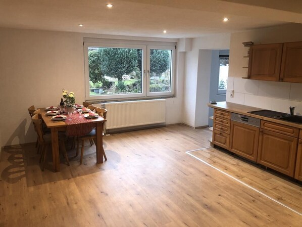 Dining - Charming apartment Söhrewald-Eiterhagen (Söhrewald)