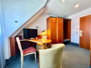 Superior Single Room | Hypo-allergenic bedding, desk, laptop workspace, soundproofing