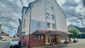 ๊ฑด๋ฌผ ๋์์ธ