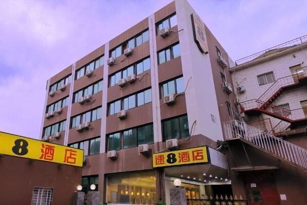 Exterior - Super 8 Hotel (Beijing Xizhimen) (Beijing)