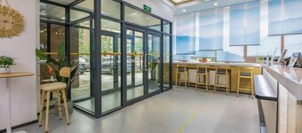 Super 8 Hotel (Beijing Xizhimen)