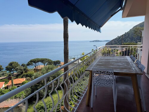 Spacious family villa overlooking the Mediterranean