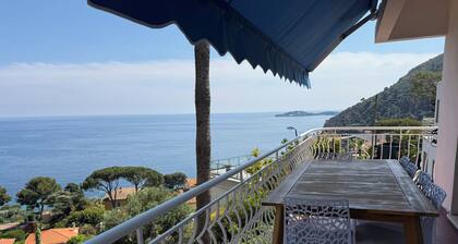 Spacious family villa overlooking the Mediterranean