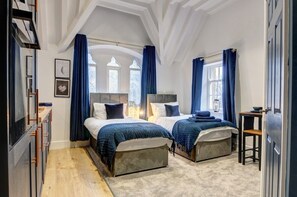 6 bedrooms, iron/ironing board, free WiFi, bed sheets