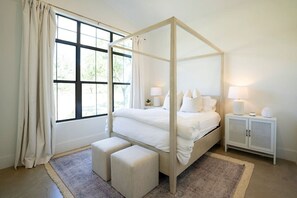 4 habitaciones, tabla de planchar con plancha, cuna de viaje y wifi