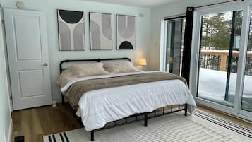 3 bedrooms, travel crib, WiFi, bed sheets