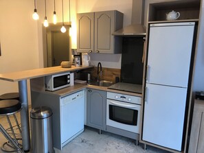 Private kitchen - Côte d'Azur rental 1.5 km from the beach - Pleasant - Comfortable apartment (Cagnes-sur-Mer)