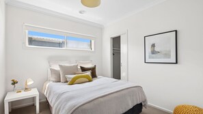 4 bedrooms, iron/ironing board, WiFi, bed sheets