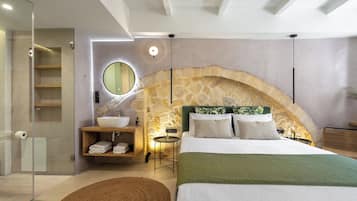 Suíte estúdio conforto | Cofres nos quartos, escrivaninha, espaço de trabalho para notebook