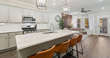Tranquil 3BR Townhome with Porch, Office & Pool Access Near Auburn