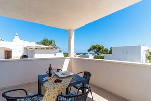 Outdoor dining - Apt at 100 mt from the Sea - First Floor -Residence della Vite - By Just Houses (Salve)