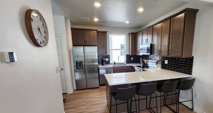Modern townhouse with garage, Capitol Hill, Marmalade district, Sleeps 4