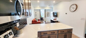 New Modern SLC Townhome, 1 car garage, Marmalade District