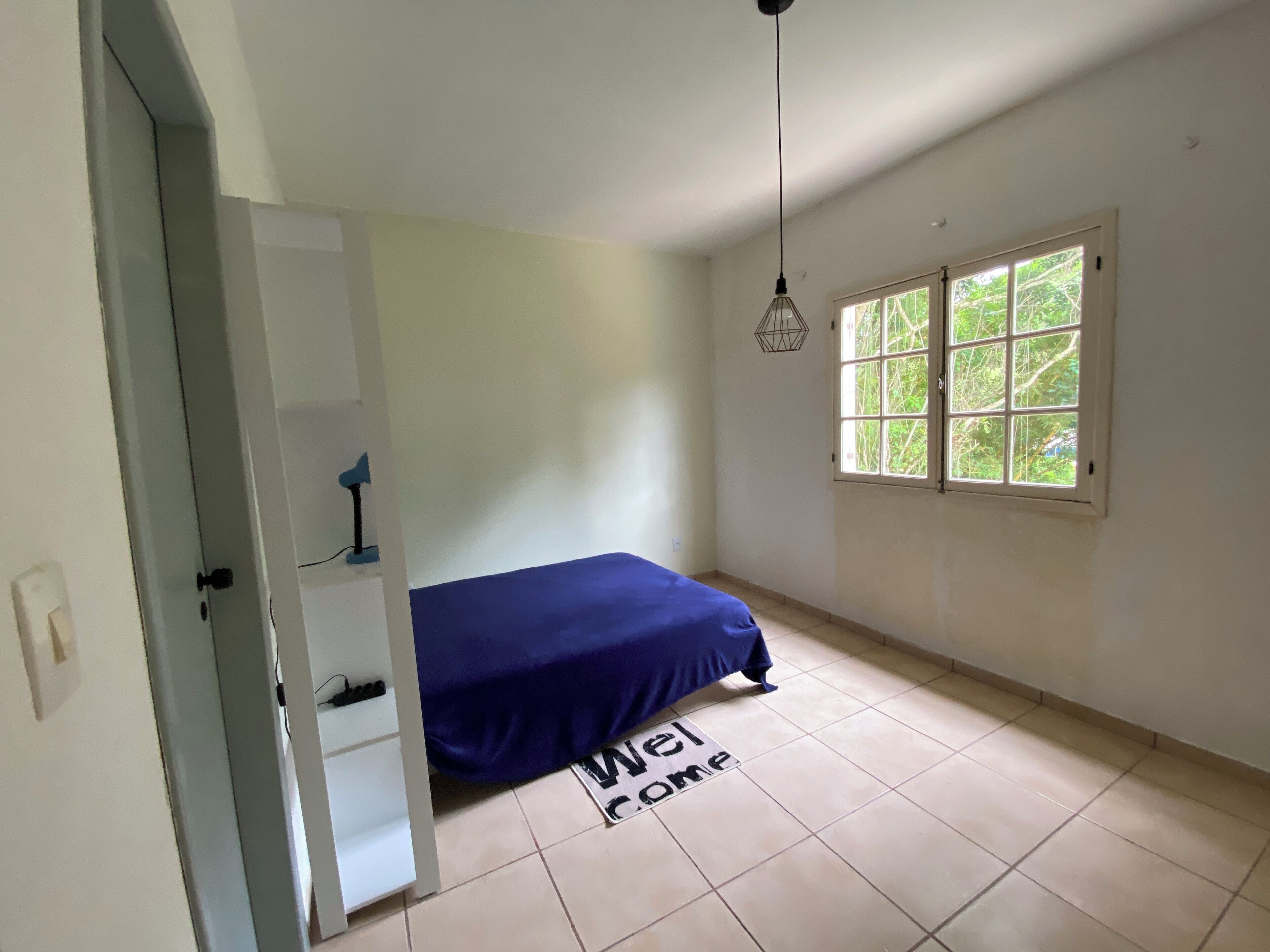 Suíte conforto, varanda coberta, vista para a colina | 1 quarto, escrivaninha, espaço de trabalho para notebook