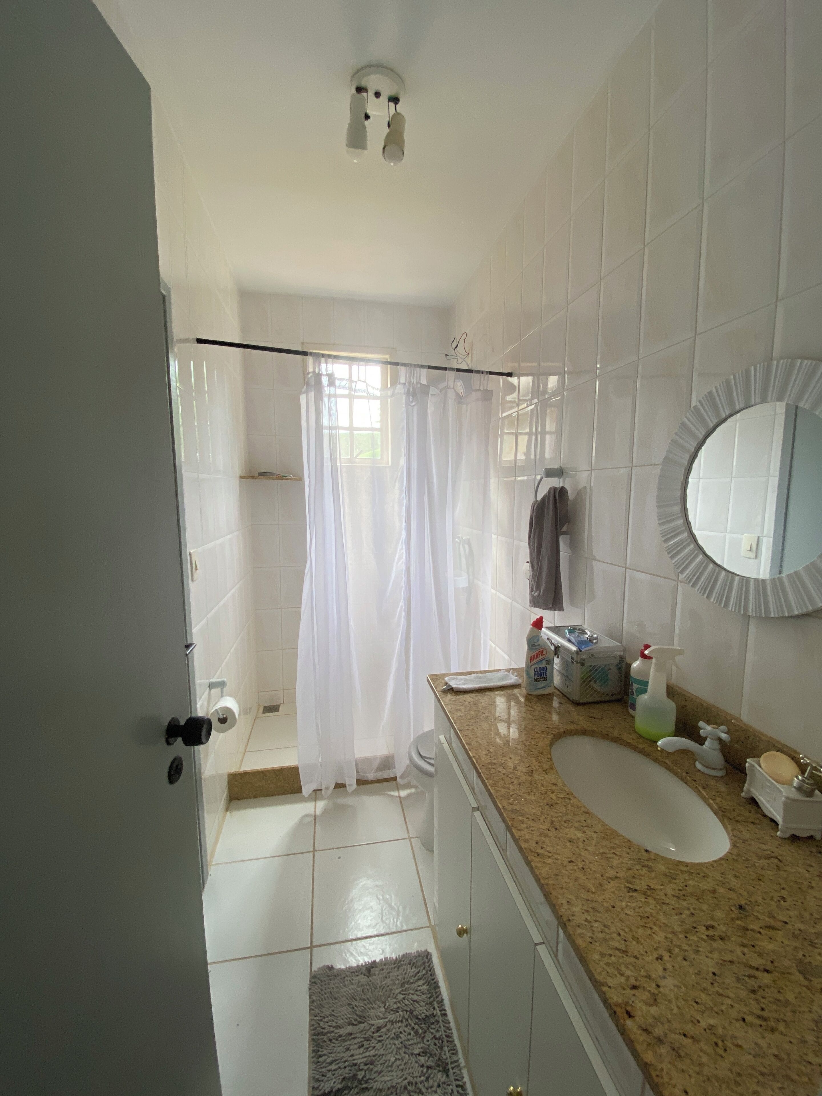 Klassieke suite, 1 tweepersoonsbed, privébadkamer, uitzicht op tuin | 1 slaapkamer, een bureau, een laptopwerkplek, gratis wifi