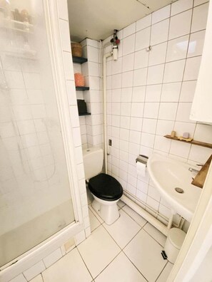 Douche, serviettes fournies