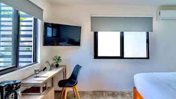 Villa, 1 cama King size, acceso a la alberca, vista a la alberca (Navio Tulum Roof) | 1 habitación, decoración personalizada y muebles diferentes