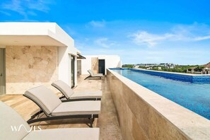 Innendørsbasseng og utendørsbasseng