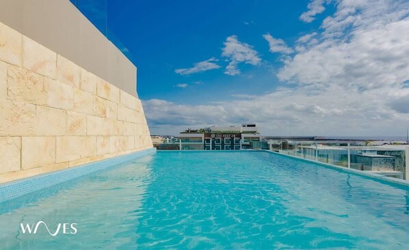 Açık yüzme havuzu 