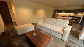 Huoneisto, useita sänkyjä, pääsy uima-altaalle, näköala uima-altaalle (Humana 101D) | Oleskelualue