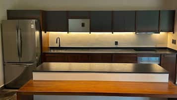 Huoneisto, useita sänkyjä, pääsy uima-altaalle, näköala uima-altaalle (Humana 101D) | Yksityinen keittiö | Kahvin-/teenkeitin