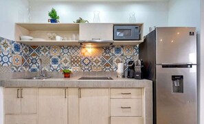 Vila, várias camas, acesso à piscina, vista para a piscina (Navio Tulum 2 ) | Cozinha privada | Cafeteira/chaleira
