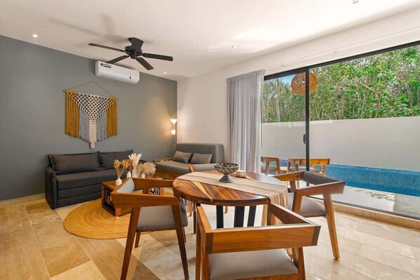 Condo, Multiple Beds, Pool Access, Pool View (ZT Premium 05) | Living area