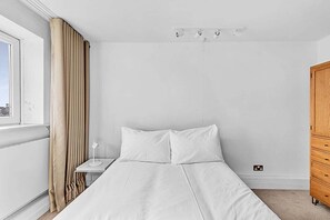 2 chambres, fer et planche à repasser, accès Internet, draps fournis