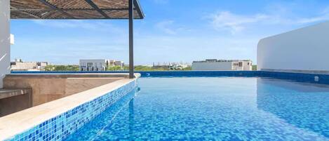 室內泳池、室外泳池