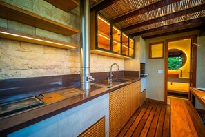 Deluxe House | Private kitchen | Fridge, microwave, stovetop, blender - Bz01 Casa Piscina Priv 150m Da Praia (Buzios)