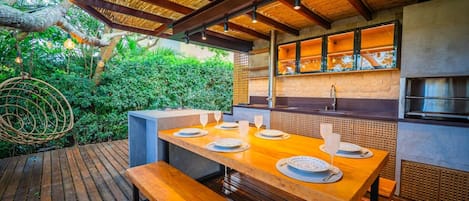 Deluxe House | Outdoor dining