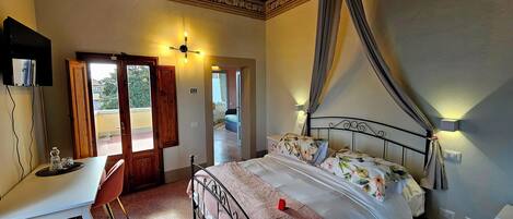 スタンダード 4 人部屋 バルコニー | デスク、WiFi (無料)