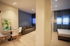 1 slaapkamer, een strijkplank/strijkijzer, gratis wifi, beddengoed