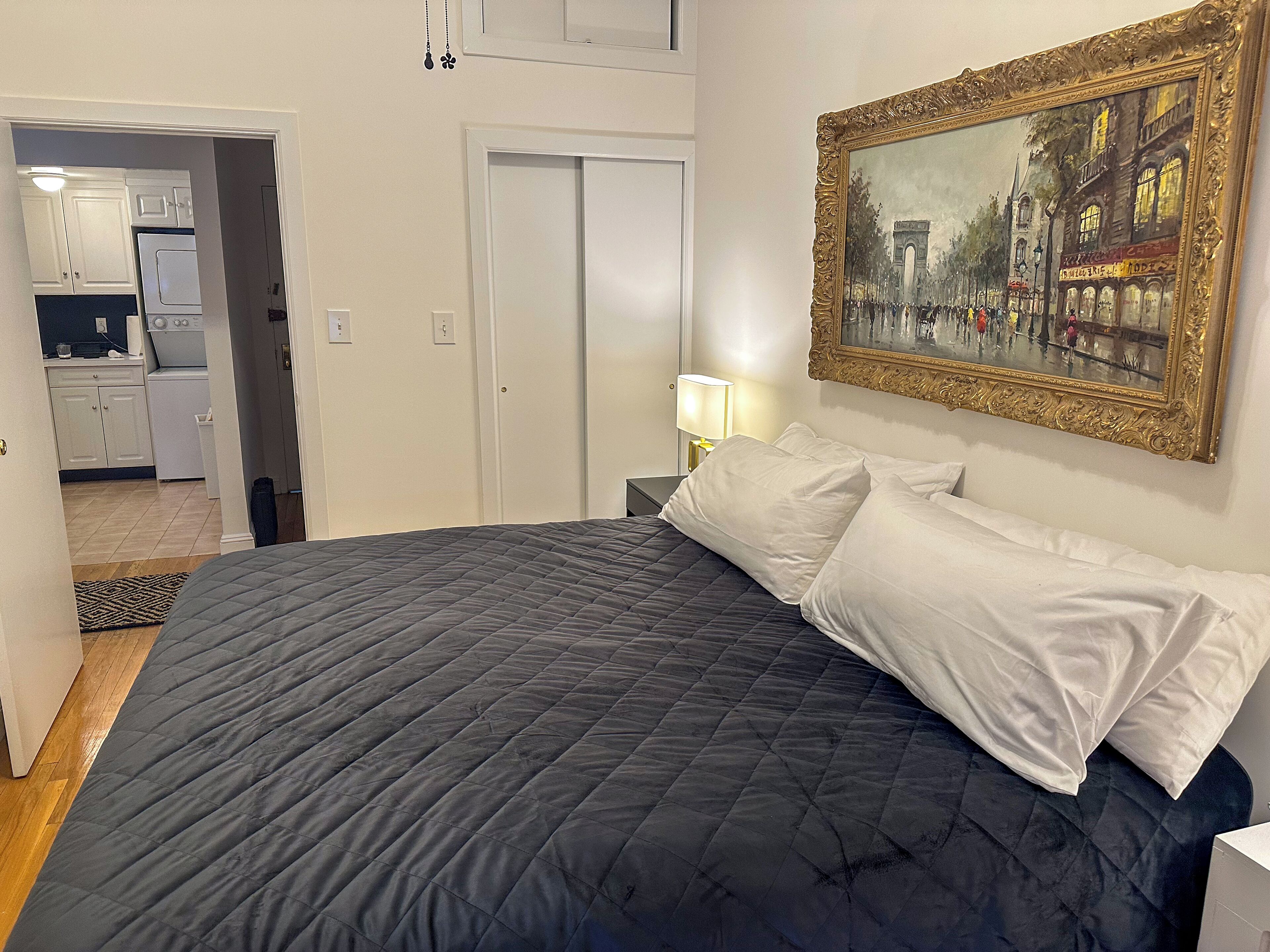 2 bedrooms, desk, iron/ironing board, WiFi