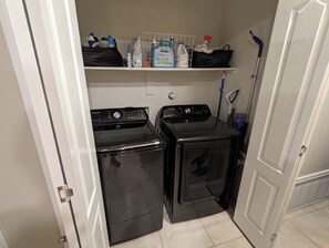 Interior - Discover the Beauty of Albuquerque from Our Cozy 2-Bedroom Townhome (Albuquerque)