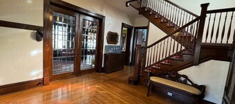 Williams House - 6-Bedroom Victorian Retreat & River Trailhead