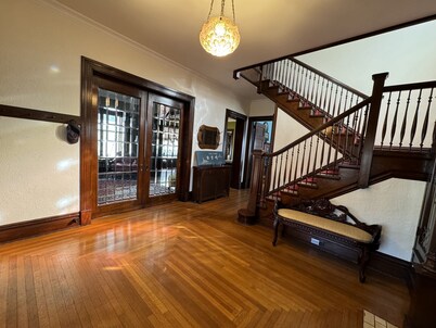 Williams House - 6-Bedroom Victorian Retreat & River Trailhead