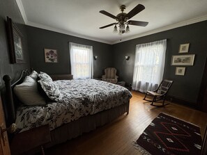 6 室のベッドルーム、アイロン / アイロン台、WiFi (無料)、ベッドシーツ