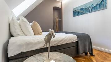 2 bedrooms, iron/ironing board, free WiFi