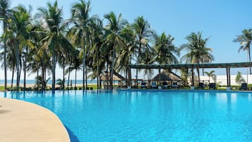 3 outdoor pools