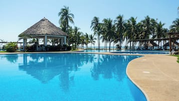 3 outdoor pools