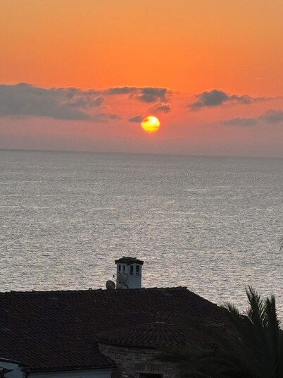 Come for tranquility, peace & beauty. Best value for your money! Great location